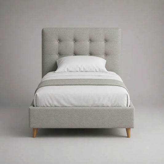 Lit simple rembourré en tissu gris clair avec tête de lit capitonnée, couchage 90 × 190 cm, dimensions 101 × 203 × 120 cm